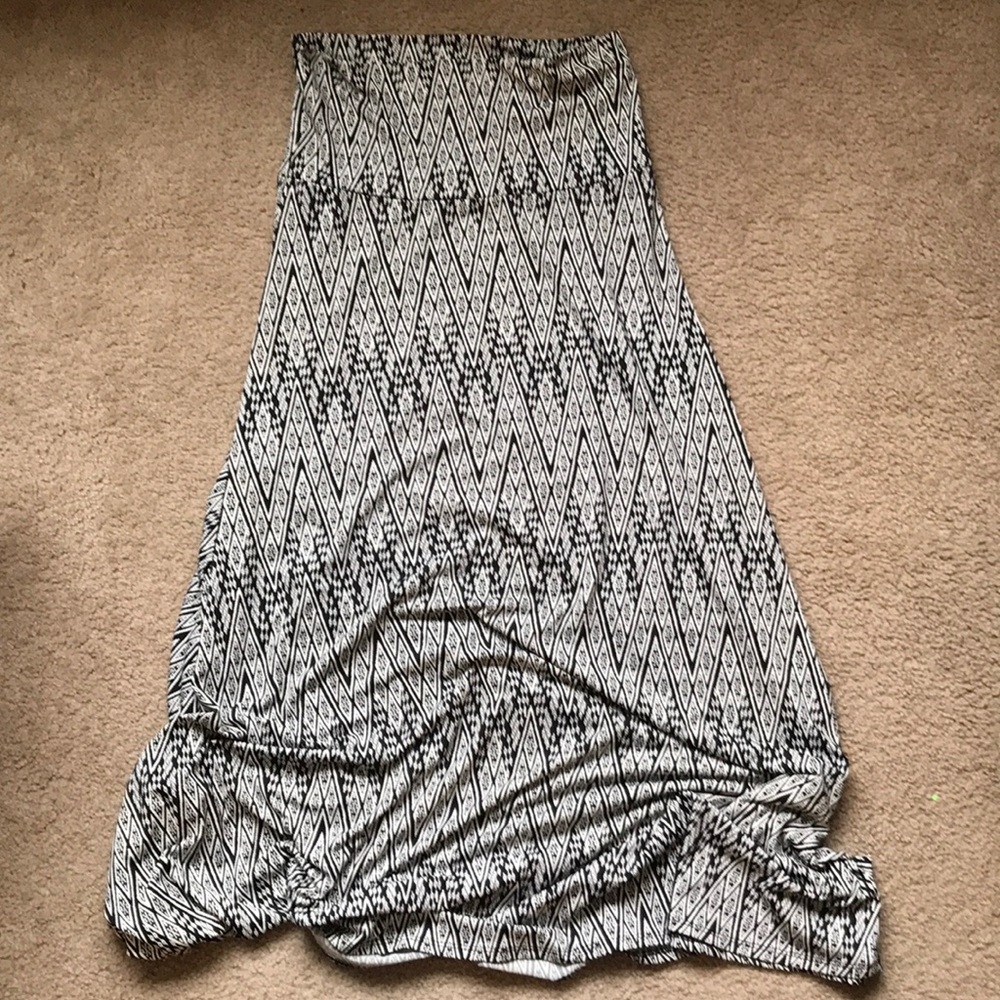 Gorgeous multifunctional LuLaRoe skirt